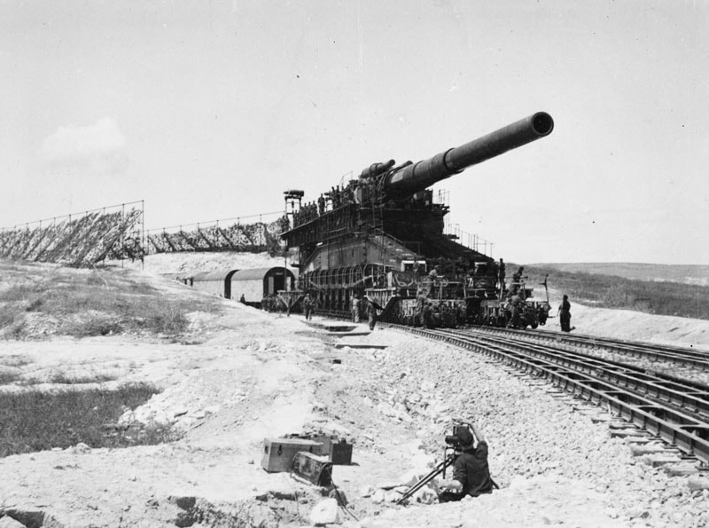 photo of Schwerer Gustav german ww2 railroad gun in